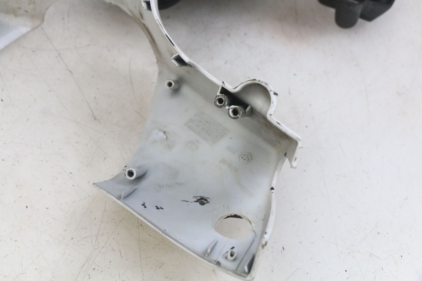 photo de COUVRE MANUBRIO PIAGGIO ZIP 2T 50 (2009 - 2019) - Focus sulla struttura