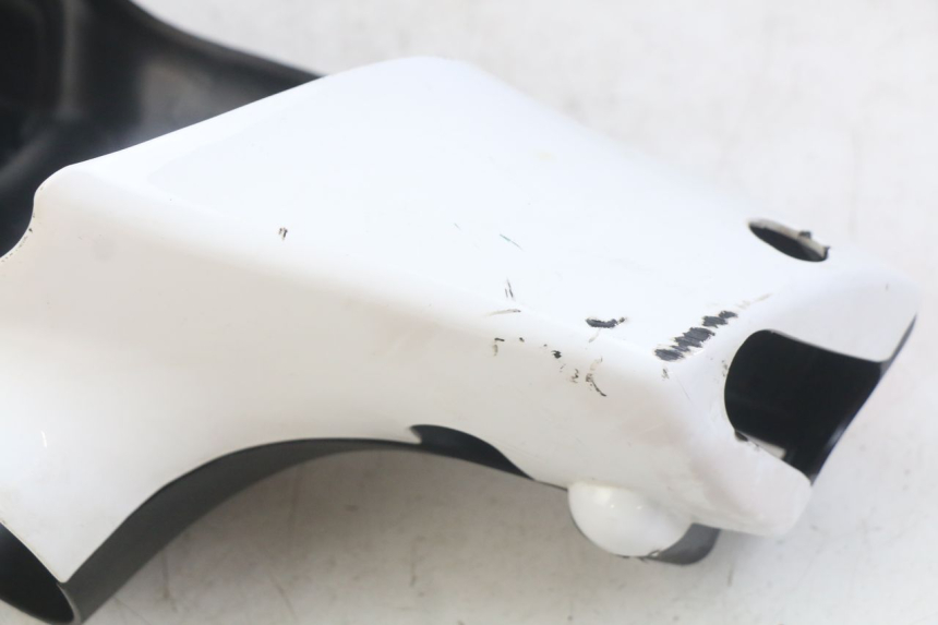 photo de COUVRE MANUBRIO PIAGGIO ZIP 2T 50 (2009 - 2019) - Zoom sullo stato d'uso