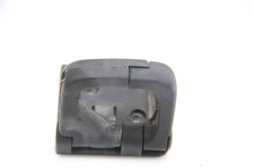 photo de Gancio borsa HONDA FES PANTHEON 125 (2003 - 2007) - Zoom sullo stato d'uso