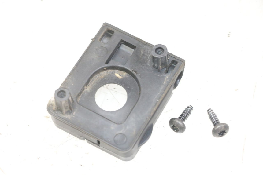 photo de GANCIO PORTAPACCHI PEUGEOT KISBEE 2T 50 (2018 - 2022) - Zoom sullo stato d'uso