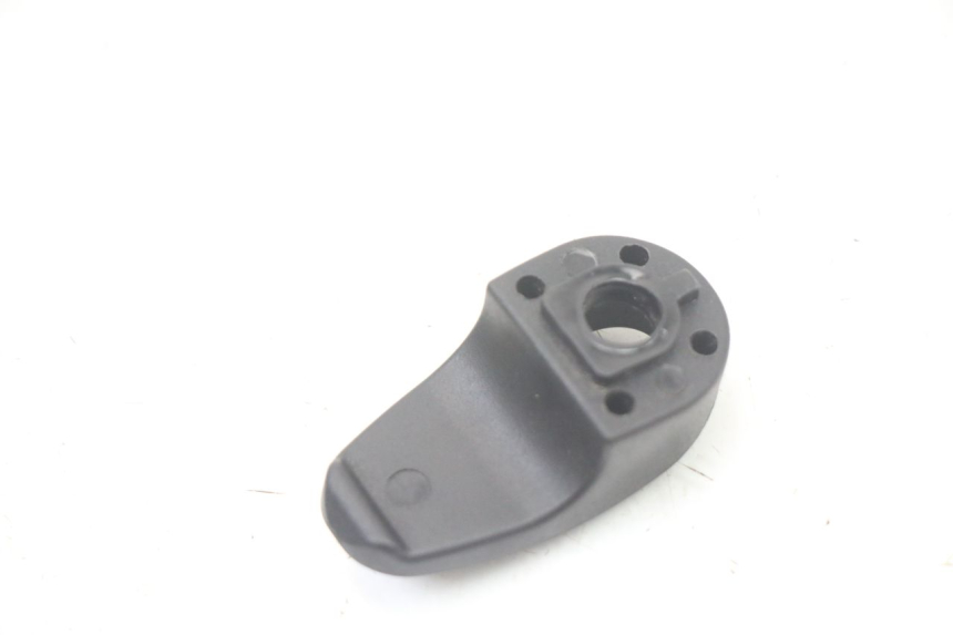 photo de GANCIO PORTAPACCHI PEUGEOT TWEET 4T 50 (2023 - 2025) - Zoom sullo stato d'uso