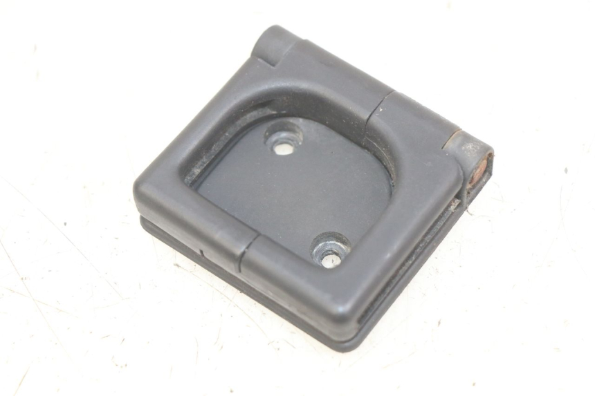 photo de GANCIO BORSA PEUGEOT SATELIS 125 (2006 - 2009) - Dettaglio del componente