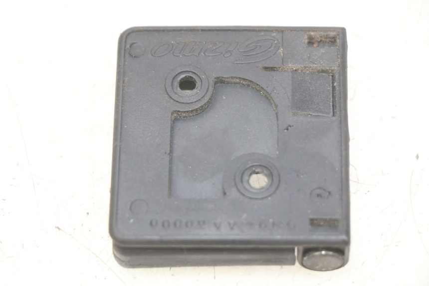 photo de GANCIO BORSA PEUGEOT SATELIS 125 (2006 - 2009) - Zoom sullo stato d'uso