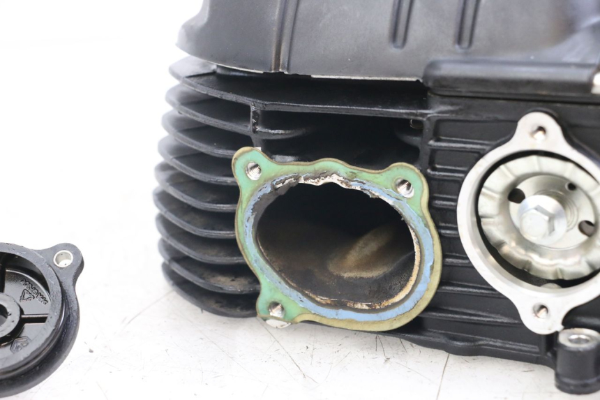 photo de TESTATA POSTERIORE MOTO GUZZI NORGE 8V GT 1200 (2011 - 2016) - Stato della superficie e materiale