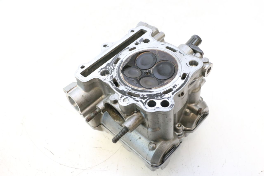 photo de TESTATA POSTERIORE SUZUKI SV S 650 (1999 - 2002) - Stato della superficie e materiale