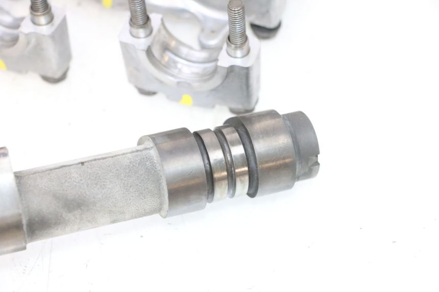 photo de CULASSE POSTERIORE HONDA VFR FI RC46 800 (1998 - 2001) - Primo piano tecnico