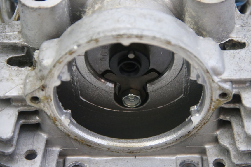 photo de TESTATA POSTERIORE YAMAHA XV VIRAGO 750 (1984 - 1998) - Zoom sui componenti