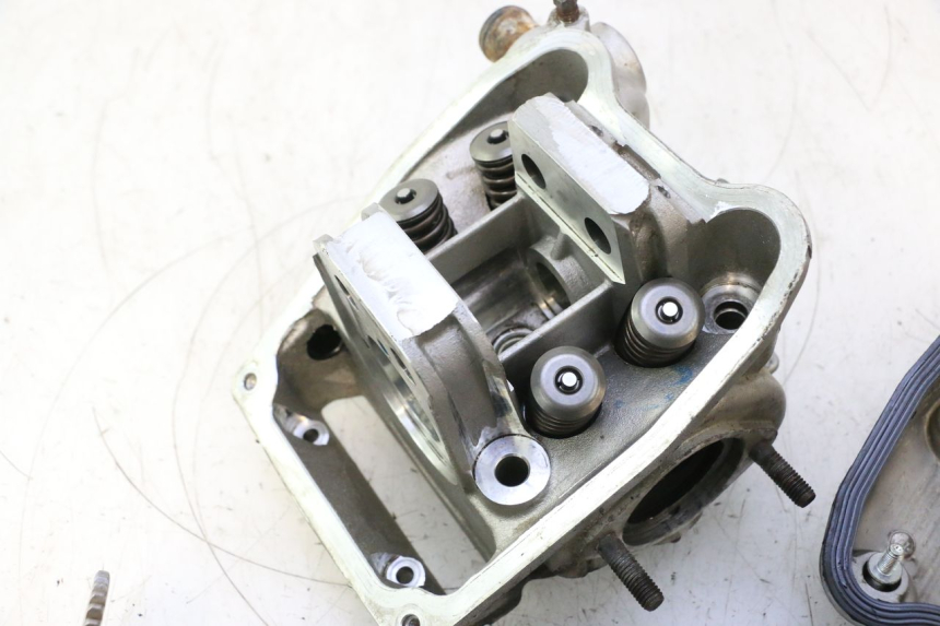 photo de TESTATA ANTERIORE GILERA GP 800 (2007 - 2013) - Foto prodotto supplementare