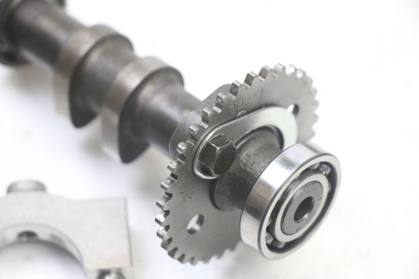 photo de TESTATA ANTERIORE HYOSUNG GTR 125 (2006 - 2008) - Stato della superficie e materiale