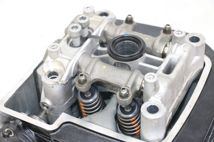 photo de TESTATA ANTERIORE MOTO GUZZI NORGE 8V GT 1200 (2011 - 2016) - Zoom sui componenti