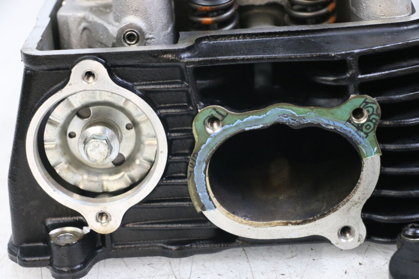 photo de TESTATA ANTERIORE MOTO GUZZI NORGE 8V GT 1200 (2011 - 2016) - Primo piano ad alta risoluzione