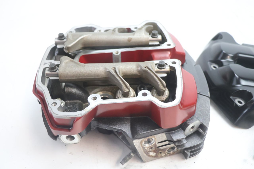 photo de TESTATA ANTERIORE HARLEY DAVIDSON ROAD GLIDE FLTRXSE 1920 (2018 - 2022) - Caratteristiche distintive