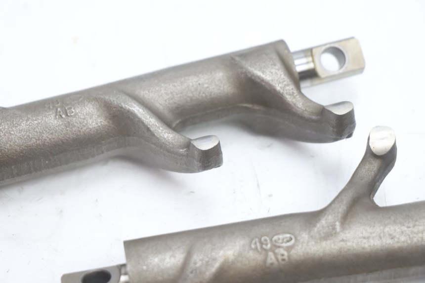photo de TESTATA ANTERIORE HARLEY DAVIDSON ROAD GLIDE FLTRXSE 1920 (2018 - 2022) - Dettagli dei punti di fissaggio