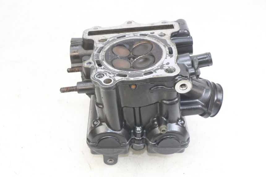 photo de TESTATA ANTERIORE SUZUKI SV N 650 (1999 - 2002) - Caratteristiche distintive