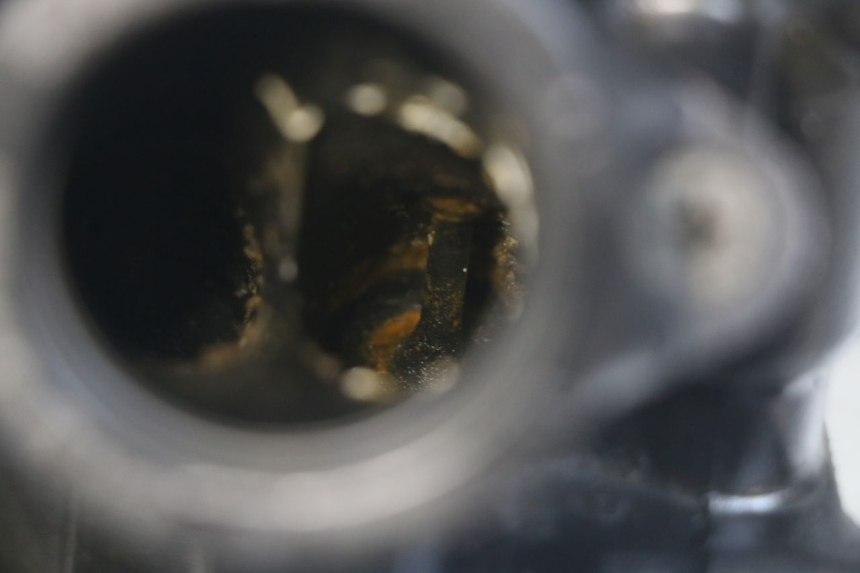 photo de TESTATA ANTERIORE SUZUKI SV N 650 (1999 - 2002) - Zoom sullo stato d'uso