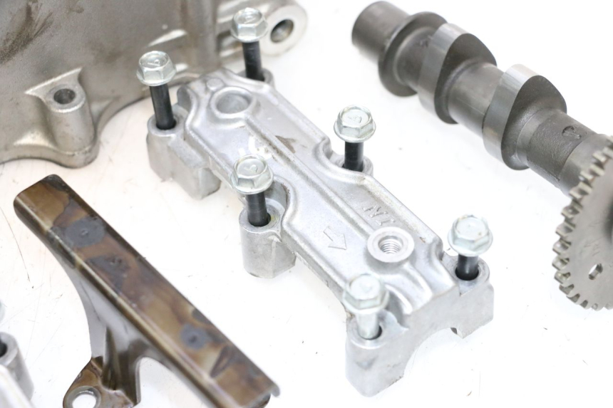 photo de Testata anteriore SUZUKI SV S 650 (1999 - 2002) - Focus sulla struttura