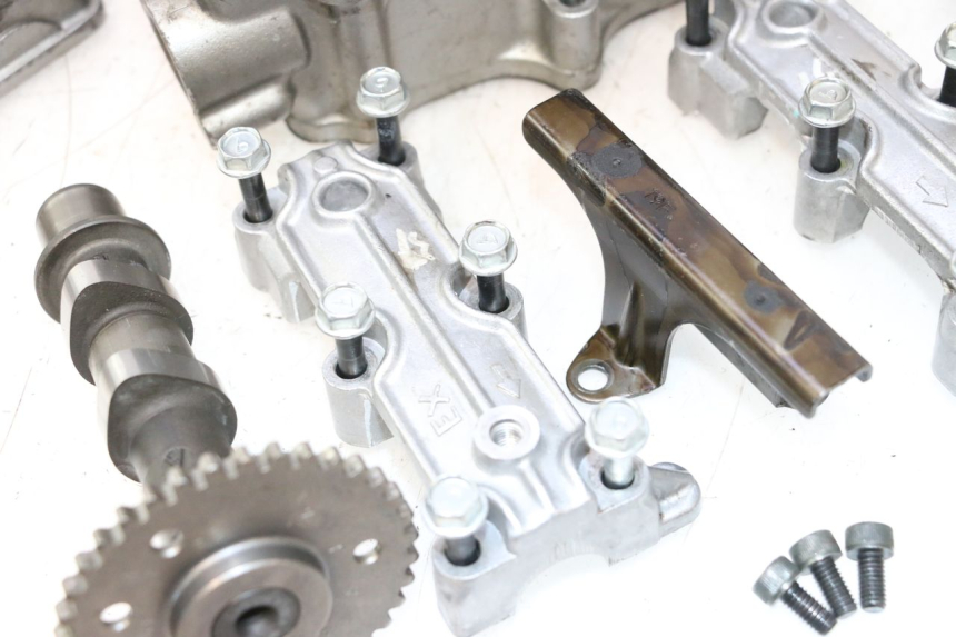 photo de Testata anteriore SUZUKI SV S 650 (1999 - 2002) - Angolazione alternativa