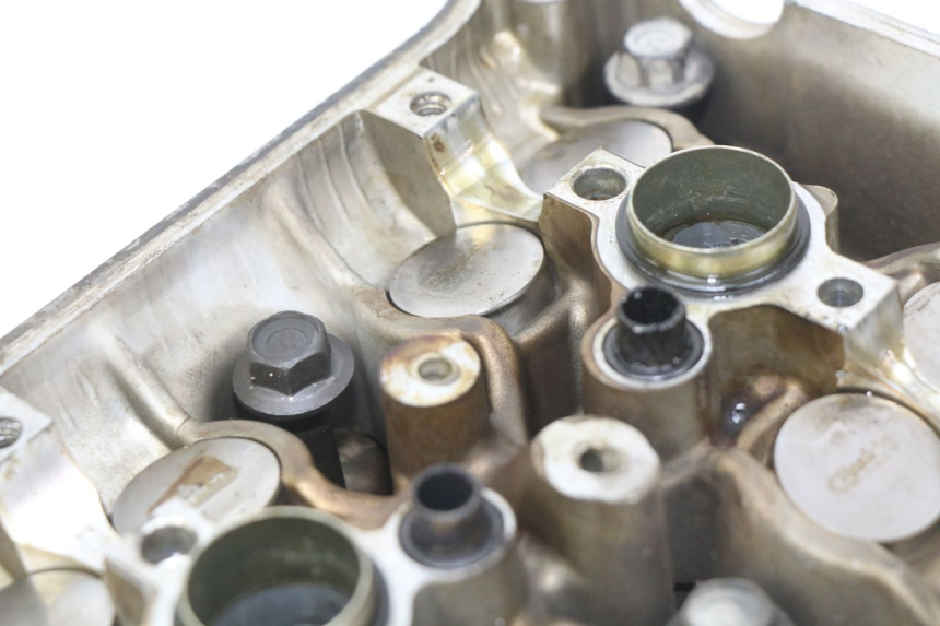 photo de TESTATA ANTERIORE HONDA VFR FI RC46 800 (1998 - 2001) - Caratteristiche distintive