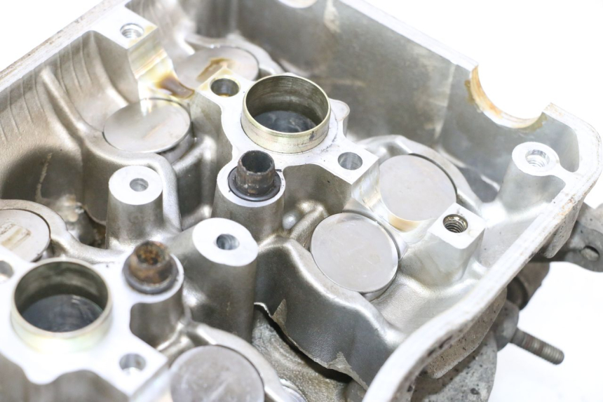 photo de TESTATA ANTERIORE HONDA VFR FI RC46 800 (1998 - 2001) - Caratteristiche distintive
