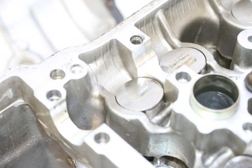 photo de TESTATA ANTERIORE HONDA VFR FI RC46 800 (1998 - 2001) - Primo piano ad alta risoluzione