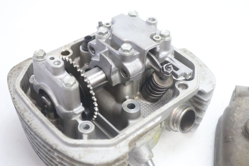 photo de TESTATA ANTERIORE HONDA XLV VARADERO 125 (2007 - 2012) - Focus sulla struttura