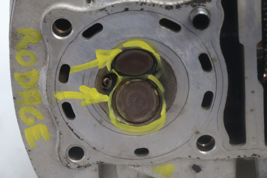 photo de TESTATA ANTERIORE HONDA XLV VARADERO 125 (2007 - 2012) - Primo piano tecnico