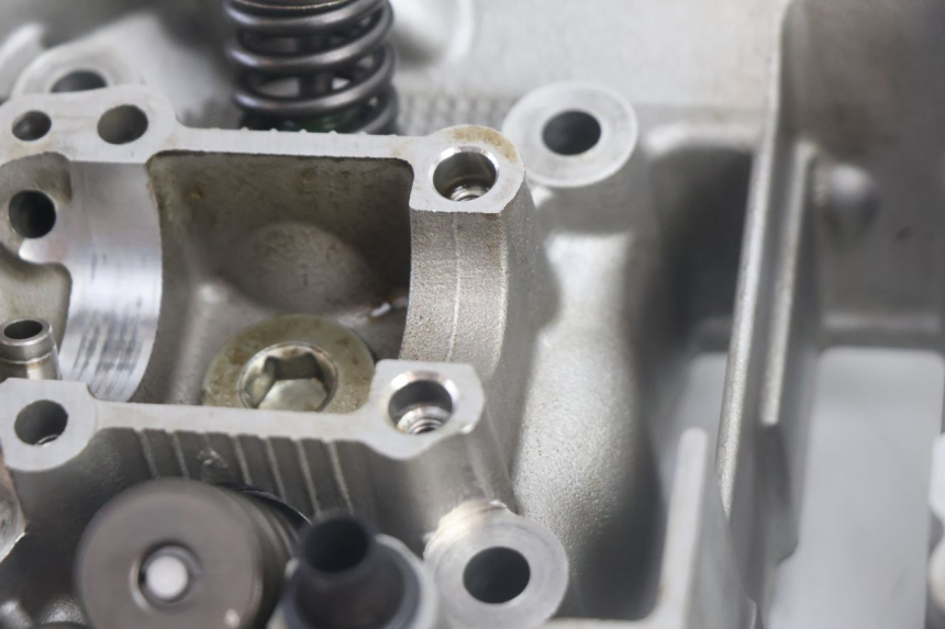 photo de TESTATA ANTERIORE HONDA XLV VARADERO 125 (2007 - 2012) - Altra angolazione