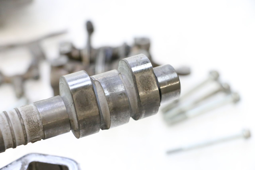 photo de TESTATA ANTERIORE HONDA XRV AFRICA TWIN 750 (1990 - 1992) - Caratteristiche distintive