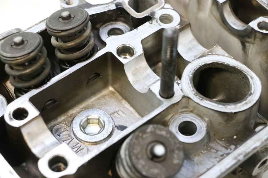 photo de TESTATA ANTERIORE HONDA XRV AFRICA TWIN 750 (1990 - 1992) - Zoom sui componenti