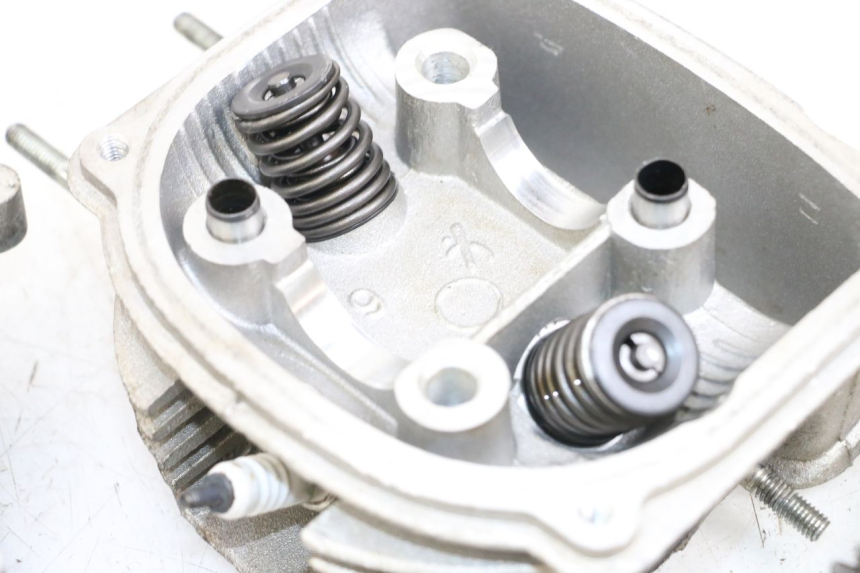 photo de TESTATA JONWAY AZTRAL 125 (2008 - 2017) - Primo piano ad alta risoluzione