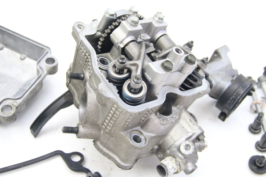 photo de TESTATA SUZUKI BURGMAN 125 (2007 - 2014) - Zoom sui componenti