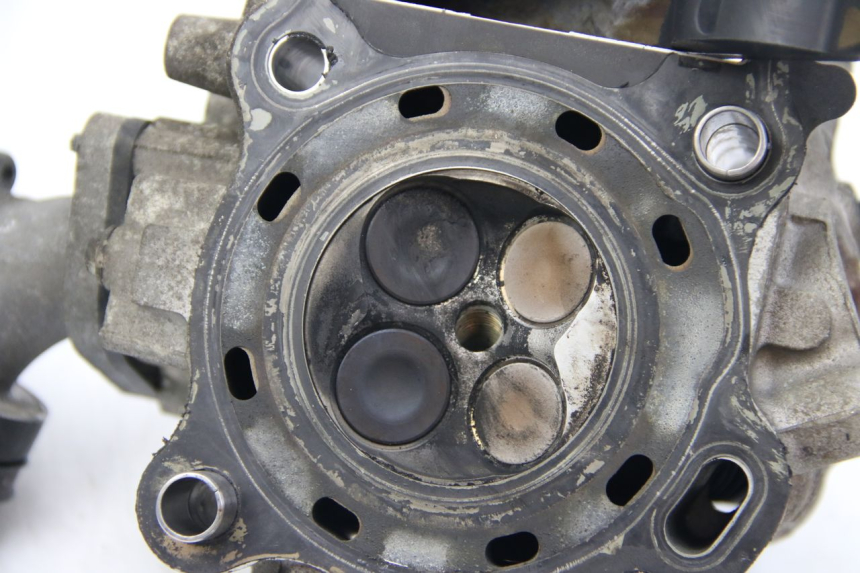 photo de TESTATA SUZUKI BURGMAN 125 (2007 - 2014) - Dettagli dei punti di fissaggio