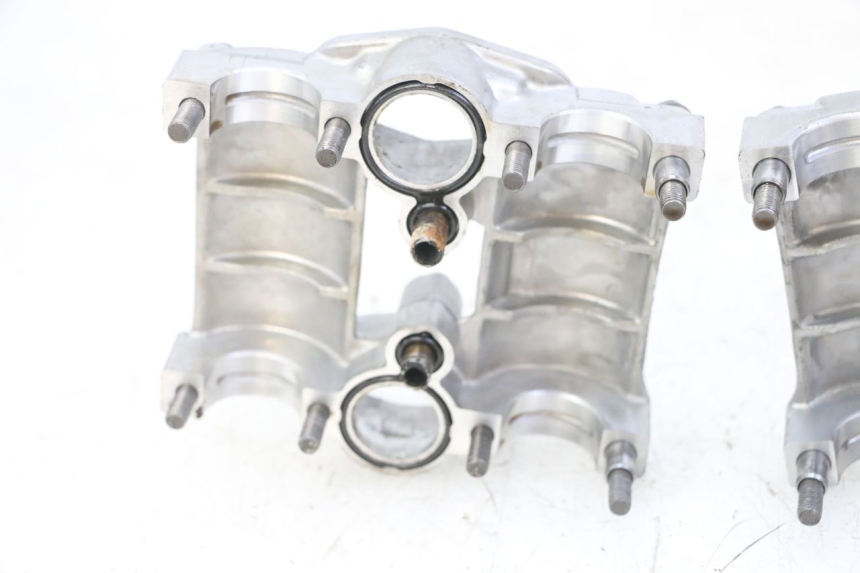 photo de TESTATA HONDA CB R 1000 (2018 - 2023) - Dettagli dei punti di fissaggio