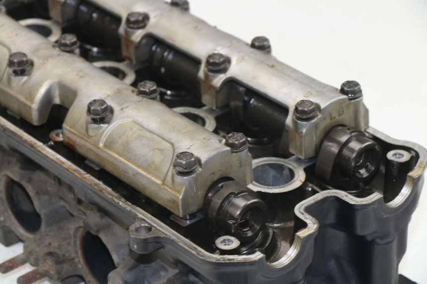 photo de Testata HONDA CBF N 600 (2004 - 2007) - Dettagli dei punti di fissaggio