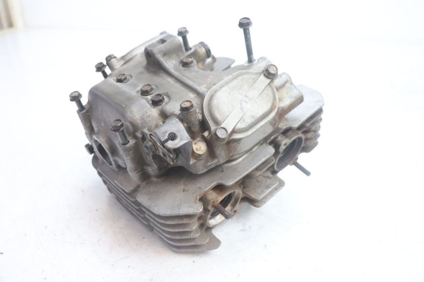 photo de TESTATA SUZUKI DR S 600 (1985 - 1989) - Caratteristiche distintive