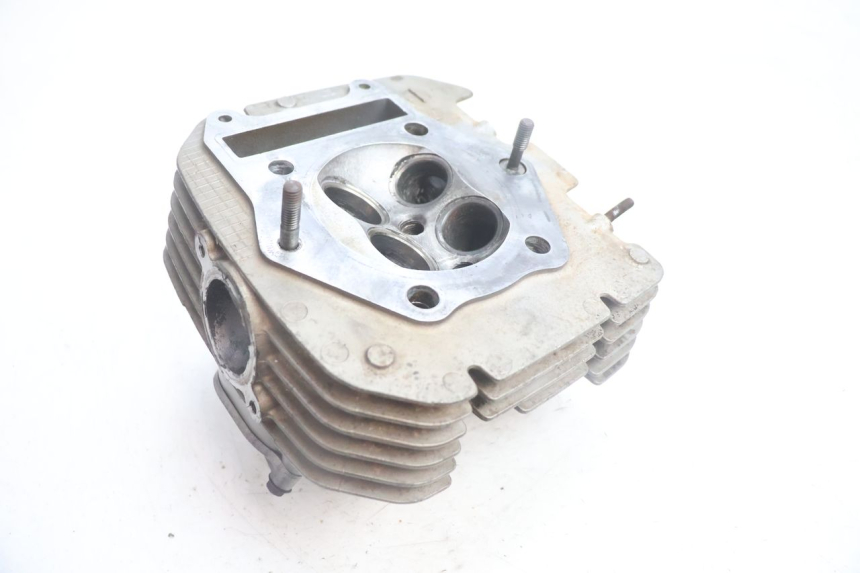 photo de TESTATA SUZUKI DR S 600 (1985 - 1989) - Focus sulla struttura
