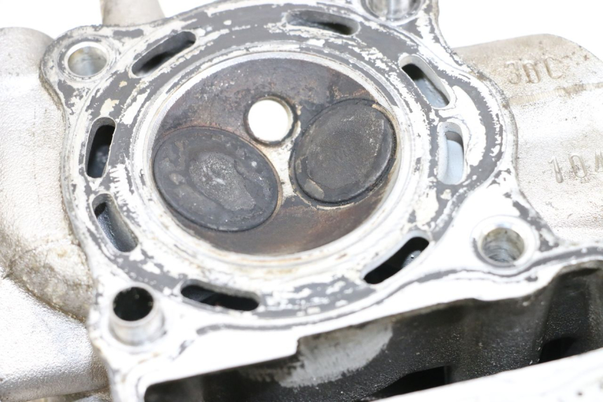 photo de Testata HONDA FES S-WING SWING ABS 125 (2007 - 2015) - Dettagli dei punti di fissaggio