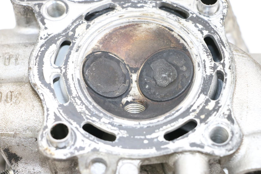 photo de Testata HONDA FES S-WING SWING ABS 125 (2007 - 2015) - Stato della superficie e materiale