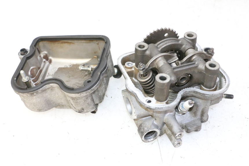 photo de Testata HONDA FES S-WING SWING ABS 125 (2007 - 2015) - Dettagli dei punti di fissaggio