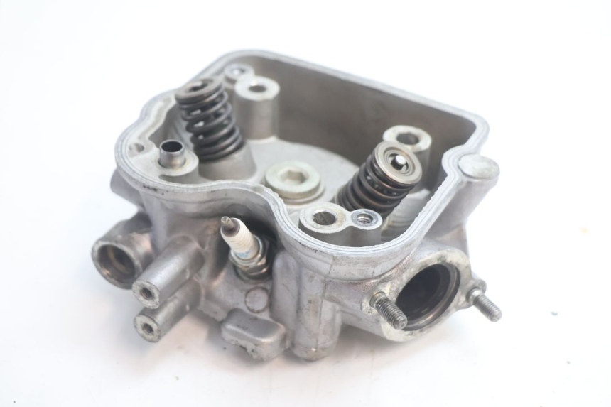 photo de Testata HONDA FES S-WING SWING ABS 125 (2007 - 2015) - Altra vista dell'articolo