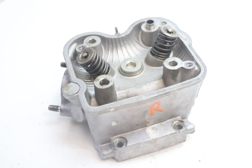 photo de Testata HONDA FES S-WING SWING ABS 125 (2007 - 2015) - Caratteristiche distintive
