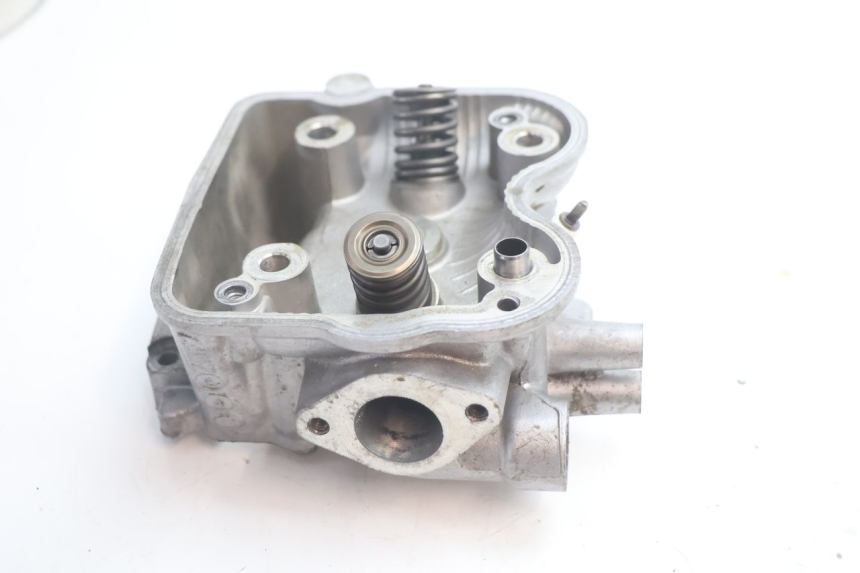 photo de Testata HONDA FES S-WING SWING ABS 125 (2007 - 2015) - Zoom sui componenti