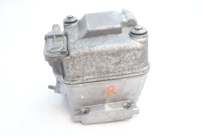 photo de Testata HONDA FES S-WING SWING ABS 125 (2007 - 2015) - Focus sulla struttura