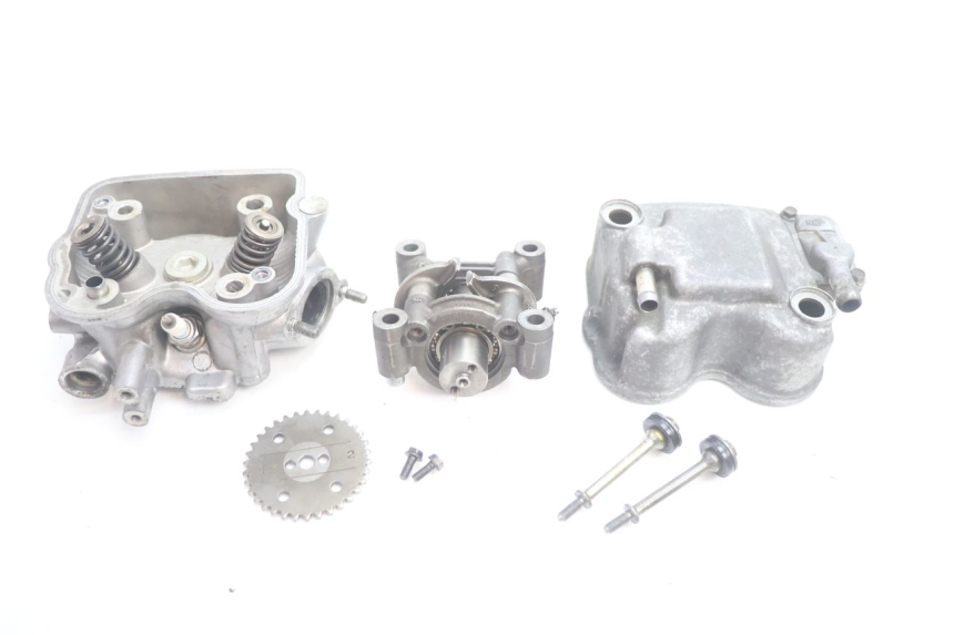 photo de Testata HONDA FES S-WING SWING ABS 125 (2007 - 2015) - Primo piano tecnico