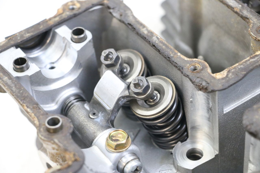 photo de TESTATA SUZUKI GSX E 250 (1982 - 1983) - Zoom sullo stato d'uso