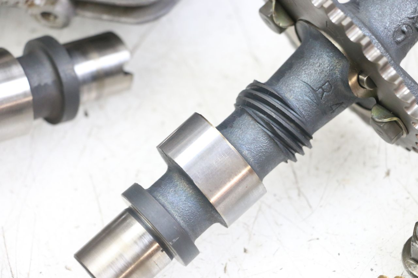 photo de TESTATA SUZUKI GSX E 250 (1982 - 1983) - Primo piano tecnico