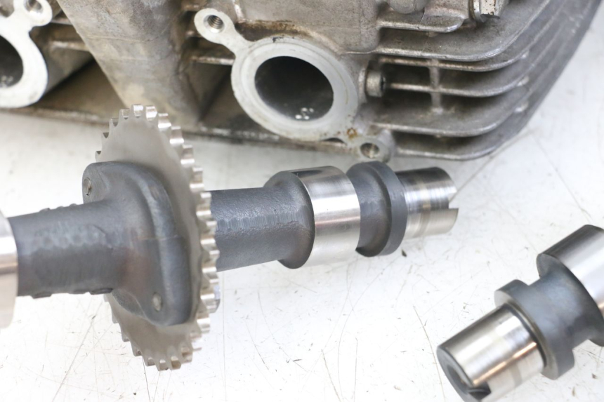 photo de TESTATA SUZUKI GSX E 250 (1982 - 1983) - Stato della superficie e materiale