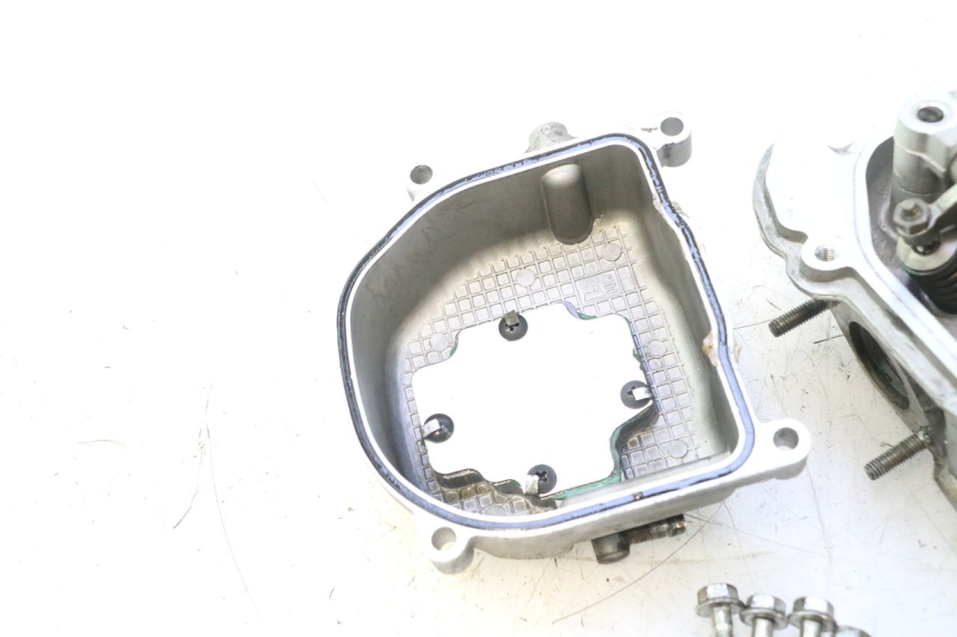 photo de TESTATA PEUGEOT KISBEE 4T 50 (2018 - 2022) - Dettaglio del componente