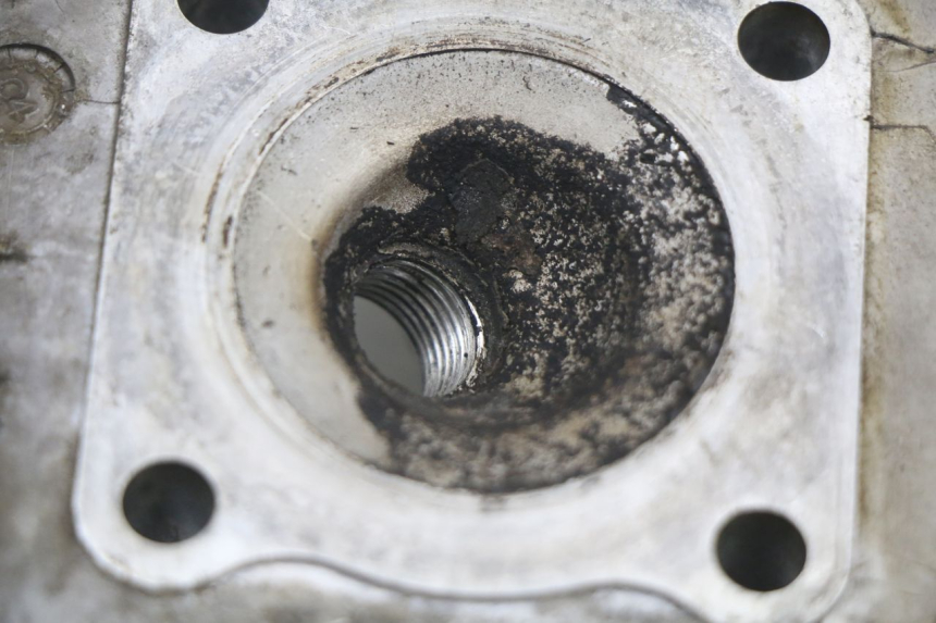 photo de TESTATA PEUGEOT LUDIX 50 (2008 - 2017) - Dettagli dei punti di fissaggio