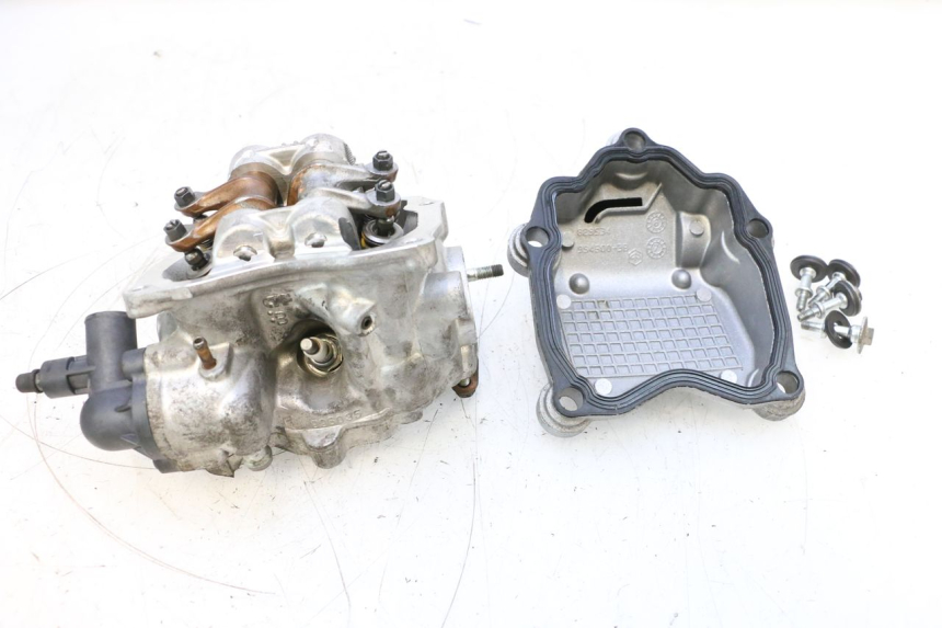 photo de TESTATA PIAGGIO MP3 125 (2006 - 2014) - Dettagli dei punti di fissaggio